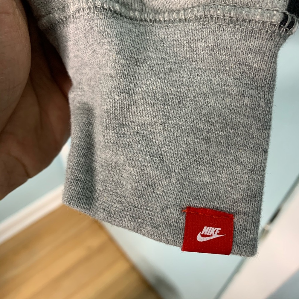 Men’s Nike Hoodie - Picture 2 of 4